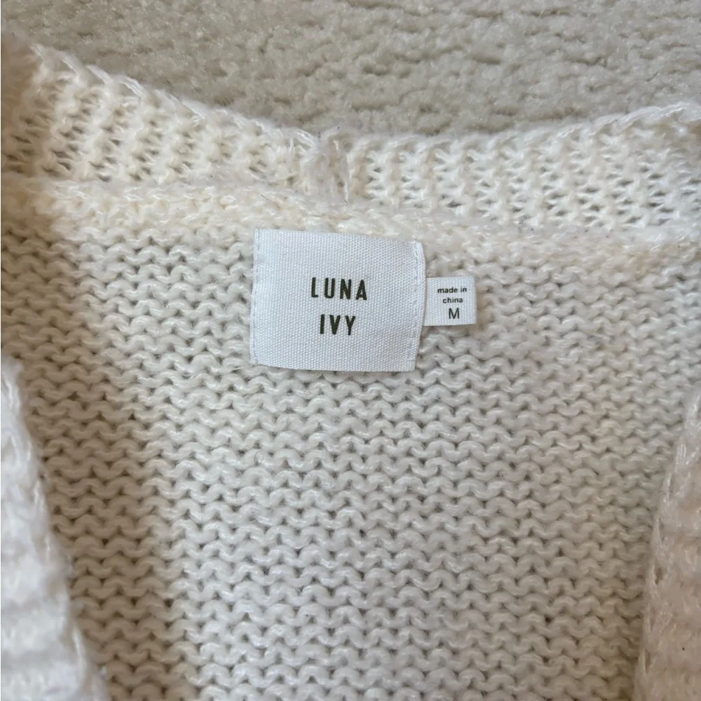 Luna Ivy 3D crocheted flowers cream button cardigan, granniecore, coquette, sz M - Picture 2 of 6